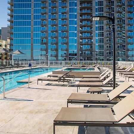 Placemakr Premier SoBro Nashville Exterior foto The pool at the Ritz-Carlton, Downtown, Los Angeles